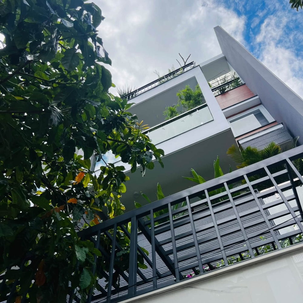 CNH's House