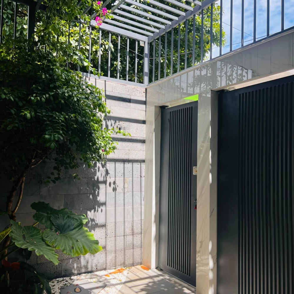 CNH's House